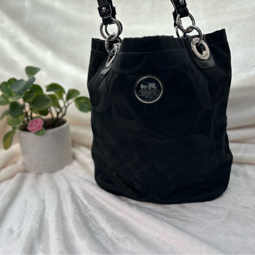 Black coach set